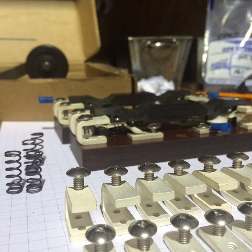 Freight elevator switch contacts
